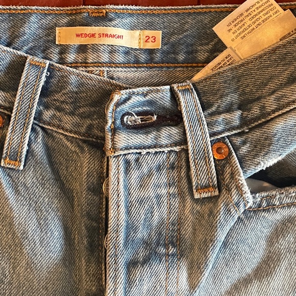 Levi’s Wedgie Straight Jeans - Picture 3 of 6